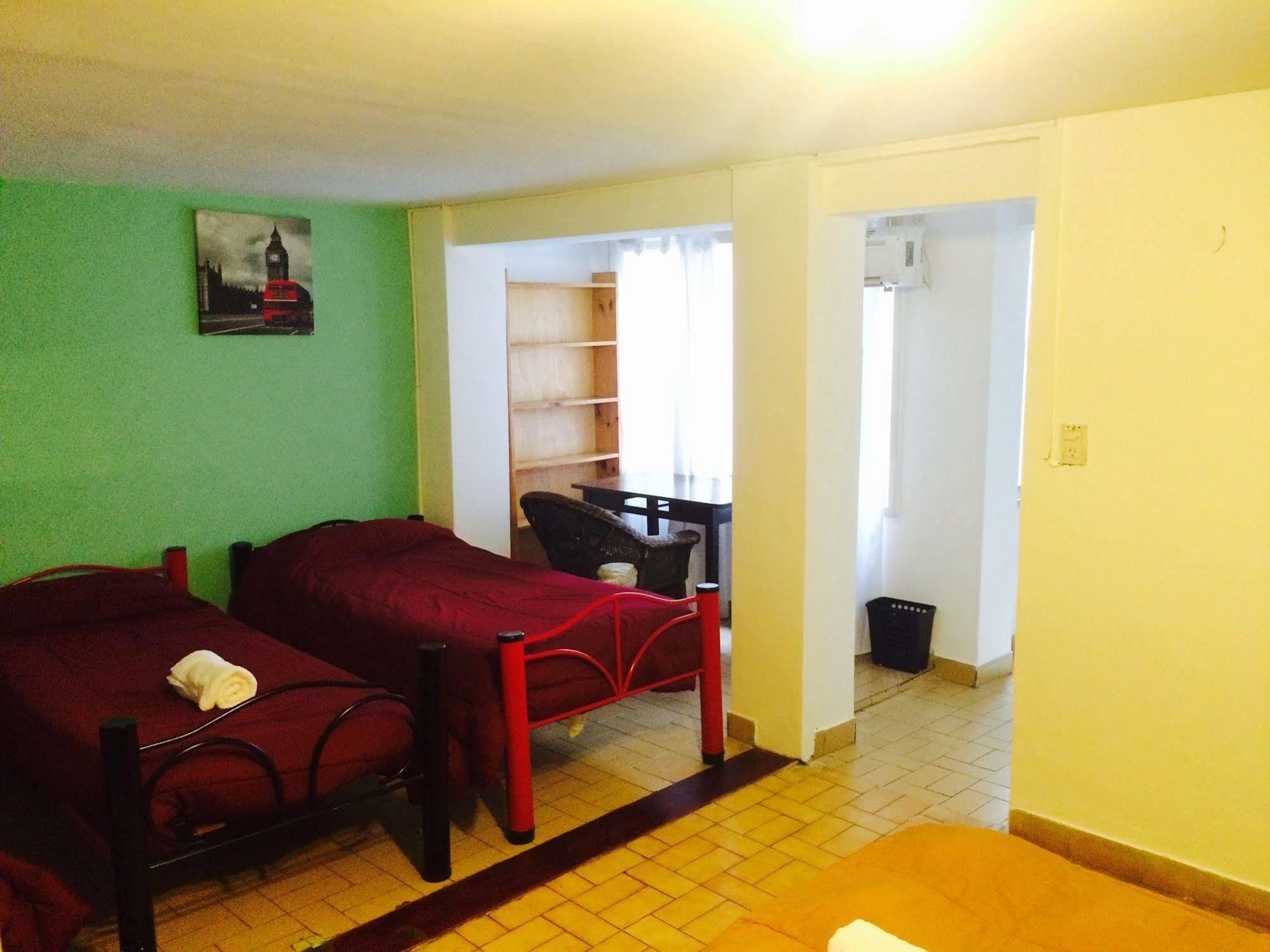 Petit Recoleta Hostel Буенос Айрес Екстериор снимка